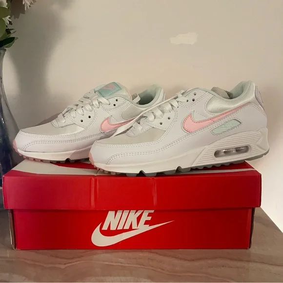 Nike Women’s Air Max 90 White / Arctic Punch - Picture 11 of 11